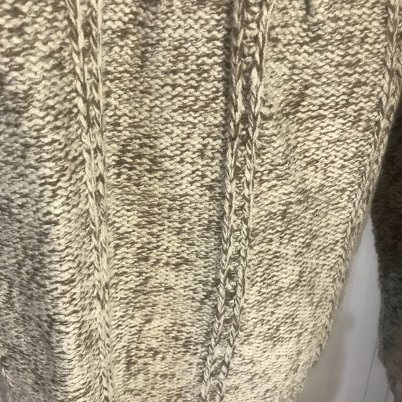 Sage green & tan one button sweater - Picture 3 of 4